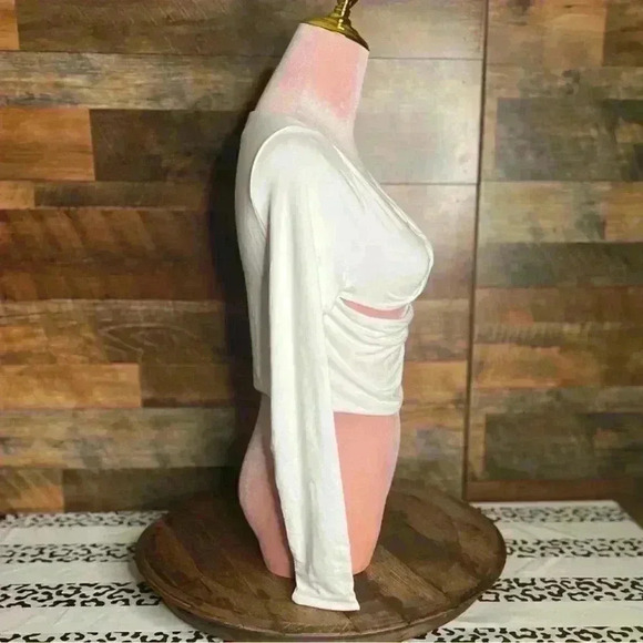 Seroya Ellis Long-Sleeve Peekaboo Cut-Out Top in White. Soft! Size Large. NWT! - Picture 8 of 16